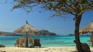 Où surfer à Lombok ? découvrez les spots de surf à ne pas manquer