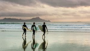 Peut-on surfer à La Réunion ? Voici quelques spots de surf surveillés
